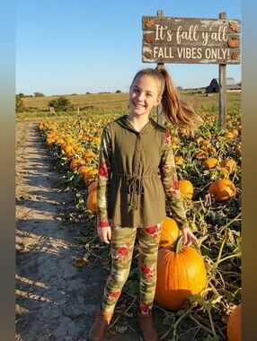 Girls size 14/16 set with long sleeve. Used please read